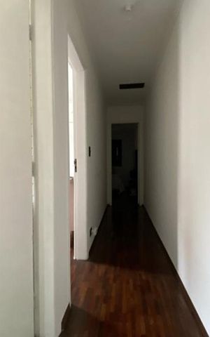 Casa à venda com 150m², 3 quartos e 2 vagas Casa à venda com 150m², 3 quartos e 2 vagasCorredor