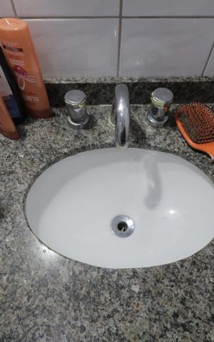 Casa à venda com 150m², 3 quartos e 3 vagasBanheiro Social - pia