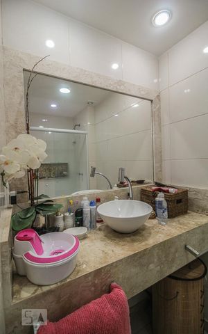 Casa de condomínio para alugar com 90m², 2 quartos e 1 vaga Casa de condomínio para alugar com 90m², 2 quartos e 1 vagaBanheiro Social