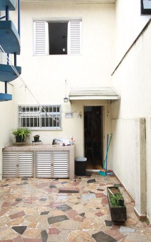 Casa à venda com 110m², 2 quartos e 2 vagasQuintal