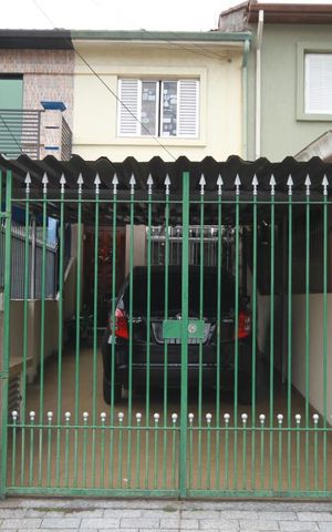 Casa à venda com 110m², 2 quartos e 2 vagasFachada