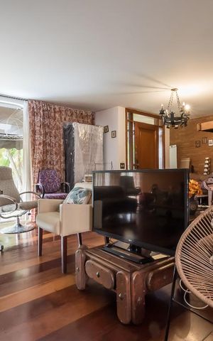 Casa à venda com 170m², 4 quartos e 5 vagas Casa à venda com 170m², 4 quartos e 5 vagasSala