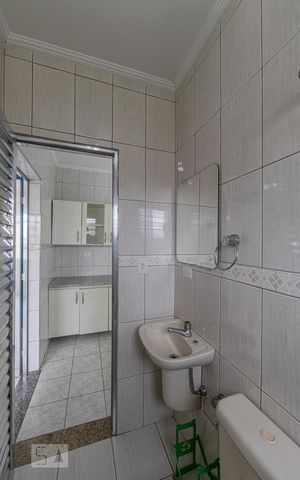 Casa para alugar com 400m², 4 quartos e 4 vagas Casa para alugar com 400m², 4 quartos e 4 vagasBanheiro de Serviço