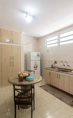 Casa para alugar com 400m², 4 quartos e 4 vagas Casa para alugar com 400m², 4 quartos e 4 vagasCozinha