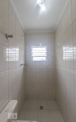 Casa para alugar com 400m², 4 quartos e 4 vagas Casa para alugar com 400m², 4 quartos e 4 vagasBanheiro de Serviço