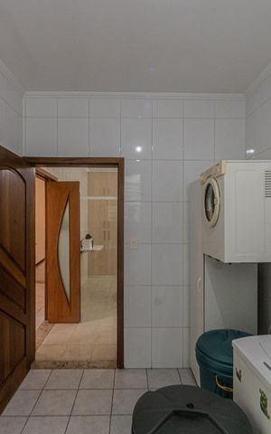 Casa para alugar com 400m², 4 quartos e 4 vagas Casa para alugar com 400m², 4 quartos e 4 vagasÁrea de Serviço