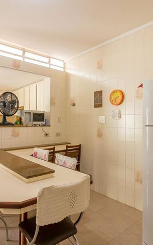 Casa à venda com 280m², 3 quartos e 6 vagas Casa à venda com 280m², 3 quartos e 6 vagasCozinha