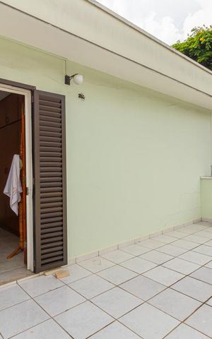 Casa à venda com 280m², 3 quartos e 6 vagas Casa à venda com 280m², 3 quartos e 6 vagasVaranda do Quarto