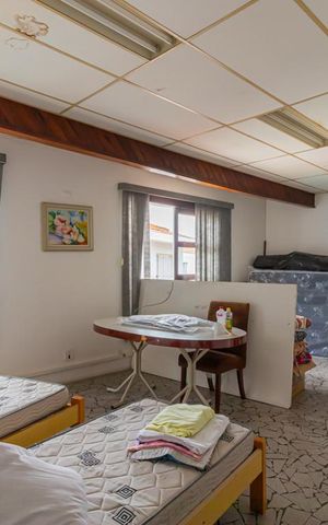 Casa à venda com 280m², 3 quartos e 6 vagas Casa à venda com 280m², 3 quartos e 6 vagasSalão