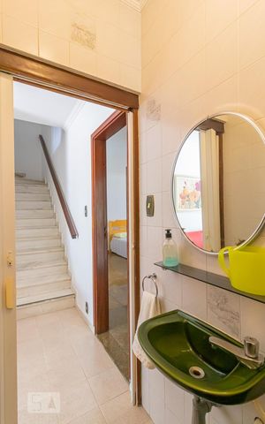 Casa à venda com 280m², 3 quartos e 6 vagas Casa à venda com 280m², 3 quartos e 6 vagasLavabo
