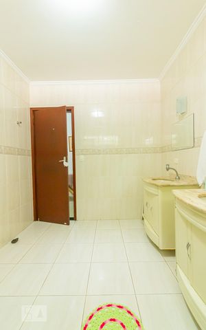 Casa à venda com 280m², 3 quartos e 6 vagas Casa à venda com 280m², 3 quartos e 6 vagasBanheiro da Suite