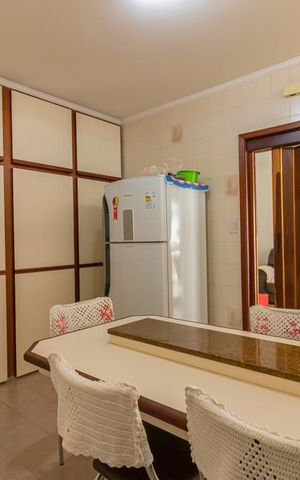 Casa à venda com 280m², 3 quartos e 6 vagas Casa à venda com 280m², 3 quartos e 6 vagasCozinha