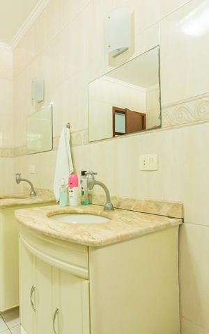 Casa à venda com 280m², 3 quartos e 6 vagas Casa à venda com 280m², 3 quartos e 6 vagasBanheiro da Suite