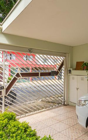Casa à venda com 280m², 3 quartos e 6 vagas Casa à venda com 280m², 3 quartos e 6 vagasGaragem