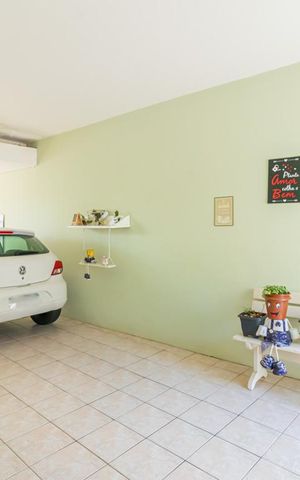 Casa à venda com 280m², 3 quartos e 6 vagas Casa à venda com 280m², 3 quartos e 6 vagasGaragem