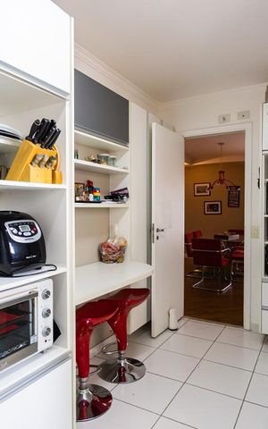Apartamento para alugar com 121m², 2 quartos e 2 vagas Apartamento para alugar com 121m², 2 quartos e 2 vagasCozinha