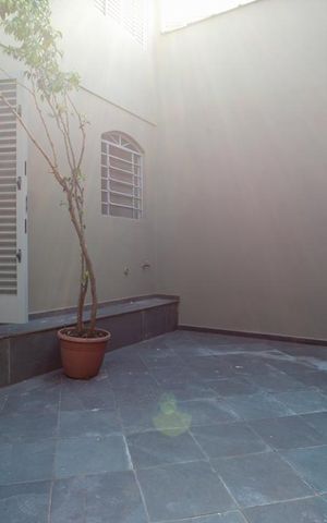 Casa à venda com 150m², 4 quartos e 3 vagas Casa à venda com 150m², 4 quartos e 3 vagasQuintal e Churrasqueira
