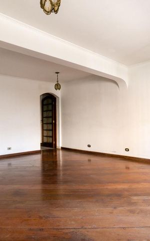 Casa à venda com 150m², 4 quartos e 3 vagas Casa à venda com 150m², 4 quartos e 3 vagasSala