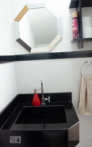 Casa para alugar com 120m², 2 quartos e 2 vagasLavabo