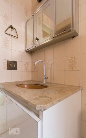 Apartamento à venda com 70m², 2 quartos e 1 vagaBanheiro Social