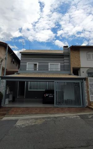 Casa à venda com 280m², 3 quartos e 3 vagasFachada