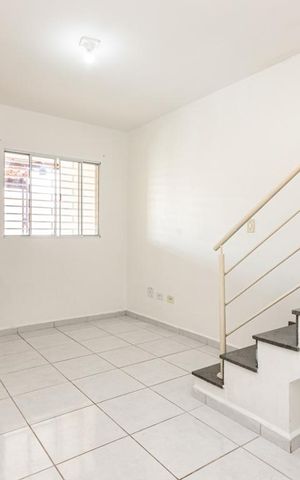 Casa de condomínio à venda com 60m², 2 quartos e 1 vaga Casa de condomínio à venda com 60m², 2 quartos e 1 vagaSala