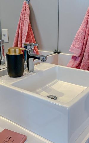 Apartamento à venda com 63m², 2 quartos e 1 vagaDetalhe Banheiro