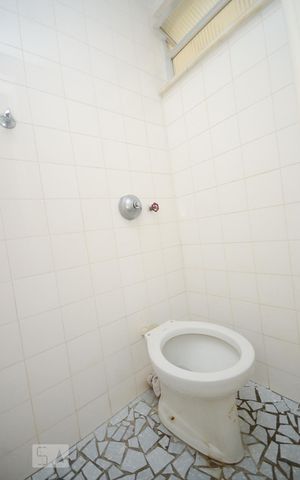 Apartamento para alugar com 70m², 2 quartos e 1 vaga Apartamento para alugar com 70m², 2 quartos e 1 vagaBanheiro de Serviço