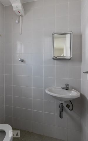 Apartamento para alugar com 83m², 2 quartos e 1 vaga Apartamento para alugar com 83m², 2 quartos e 1 vagaBanheiro de Serviço