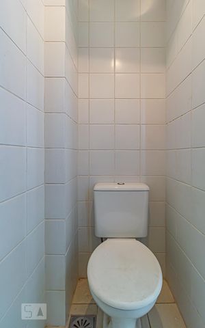 Apartamento à venda com 179m², 3 quartos e 2 vagas Apartamento à venda com 179m², 3 quartos e 2 vagasBanheiro área de serviço