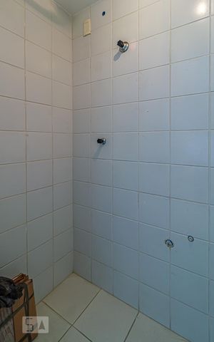 Apartamento à venda com 179m², 3 quartos e 2 vagas Apartamento à venda com 179m², 3 quartos e 2 vagasBanheiro área de serviço