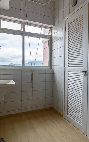 Apartamento à venda com 179m², 3 quartos e 2 vagas Apartamento à venda com 179m², 3 quartos e 2 vagasÁrea de Serviço
