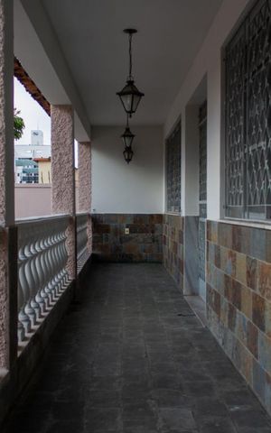 Casa à venda com 159m², 4 quartos e 2 vagas Casa à venda com 159m², 4 quartos e 2 vagasSacada