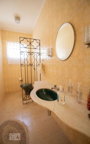 Casa à venda com 250m², 3 quartos e 4 vagas Casa à venda com 250m², 3 quartos e 4 vagaslavabo