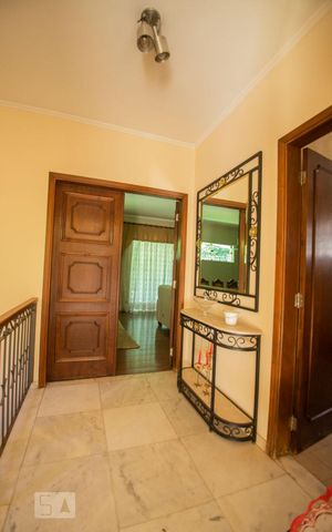 Casa à venda com 250m², 3 quartos e 4 vagas Casa à venda com 250m², 3 quartos e 4 vagascorredor