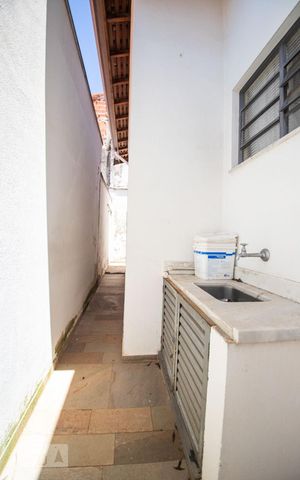Casa à venda com 250m², 3 quartos e 4 vagas Casa à venda com 250m², 3 quartos e 4 vagasarea de serviço