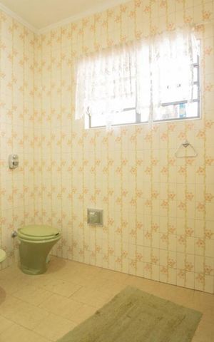 Casa à venda com 250m², 3 quartos e 4 vagas Casa à venda com 250m², 3 quartos e 4 vagasbaheiro