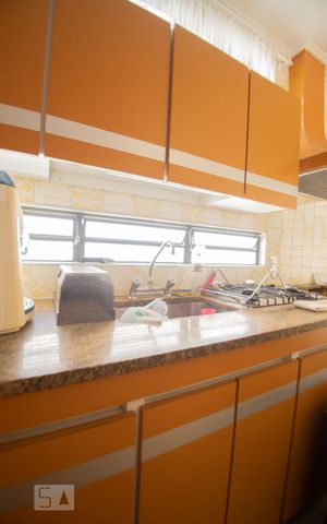 Casa à venda com 250m², 3 quartos e 4 vagas Casa à venda com 250m², 3 quartos e 4 vagascozinha