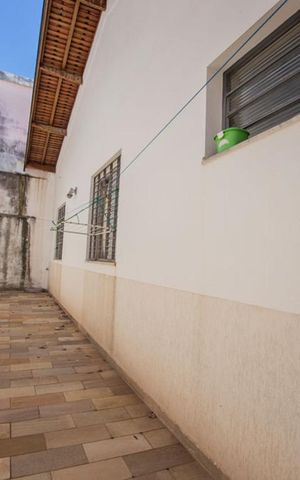 Casa à venda com 250m², 3 quartos e 4 vagas Casa à venda com 250m², 3 quartos e 4 vagasarea