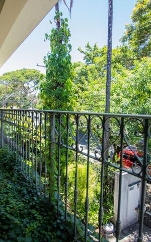 Casa à venda com 250m², 3 quartos e 4 vagas Casa à venda com 250m², 3 quartos e 4 vagasvaranda