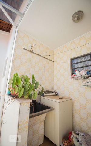 Casa à venda com 250m², 3 quartos e 4 vagas Casa à venda com 250m², 3 quartos e 4 vagasbanheiro