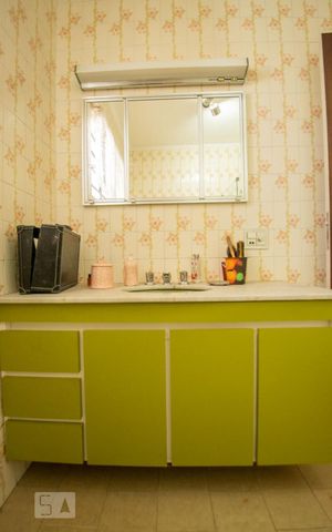 Casa à venda com 250m², 3 quartos e 4 vagas Casa à venda com 250m², 3 quartos e 4 vagasbanheiro