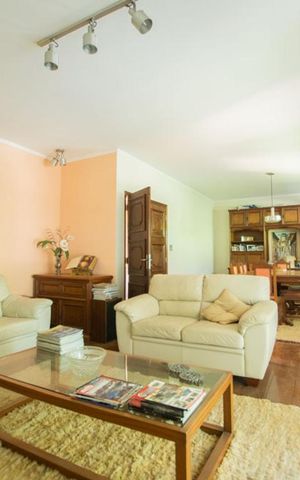 Casa à venda com 250m², 3 quartos e 4 vagas Casa à venda com 250m², 3 quartos e 4 vagassala