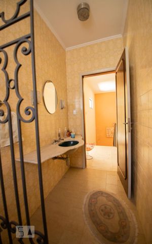 Casa à venda com 250m², 3 quartos e 4 vagas Casa à venda com 250m², 3 quartos e 4 vagaslavabo