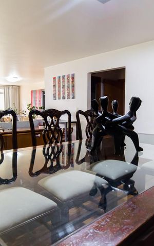 Apartamento à venda com 295m², 4 quartos e 2 vagas Apartamento à venda com 295m², 4 quartos e 2 vagasSala de Jantar
