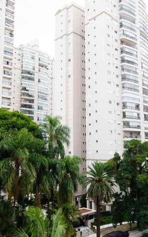 Apartamento à venda com 295m², 4 quartos e 2 vagas Apartamento à venda com 295m², 4 quartos e 2 vagasVista da Rua
