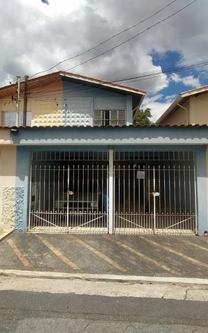 Casa à venda com 150m², 2 quartos e 2 vagasFachada