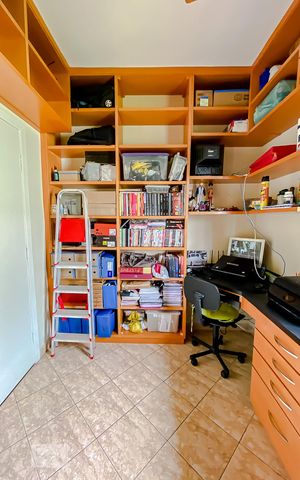 Casa à venda com 152m², 4 quartos e 4 vagasQuarto 02 Biblioteca