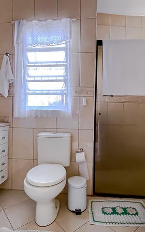 Casa à venda com 152m², 4 quartos e 4 vagasBanheiro Quarto 01 Suite  com banheira