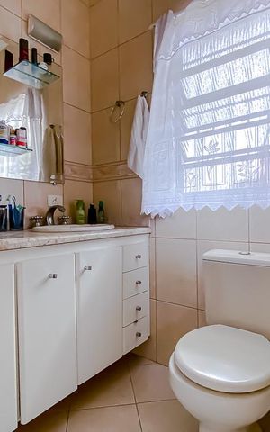 Casa à venda com 152m², 4 quartos e 4 vagasBanheiro Quarto 01 Suite  com banheira